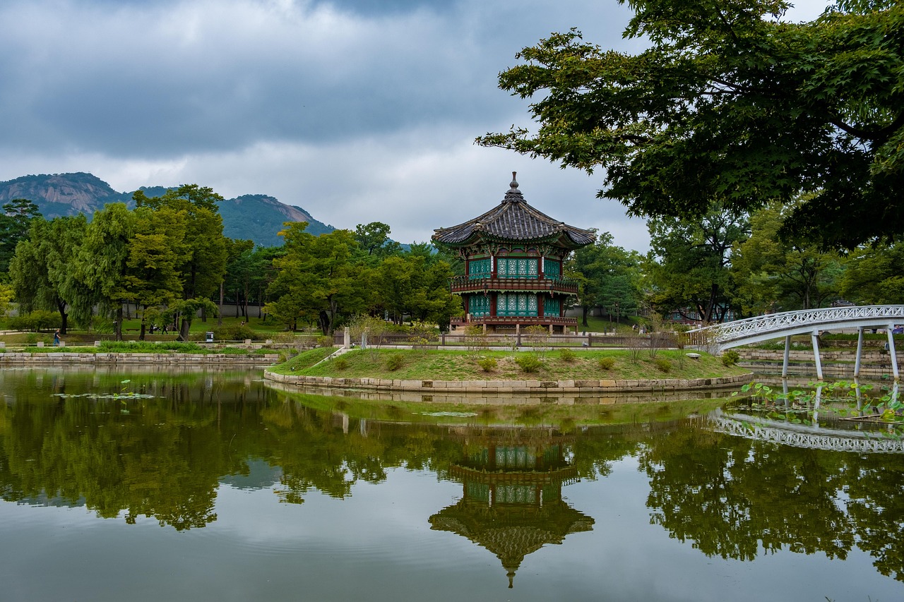 거울못과 전통 정자 청자정 사진 4
