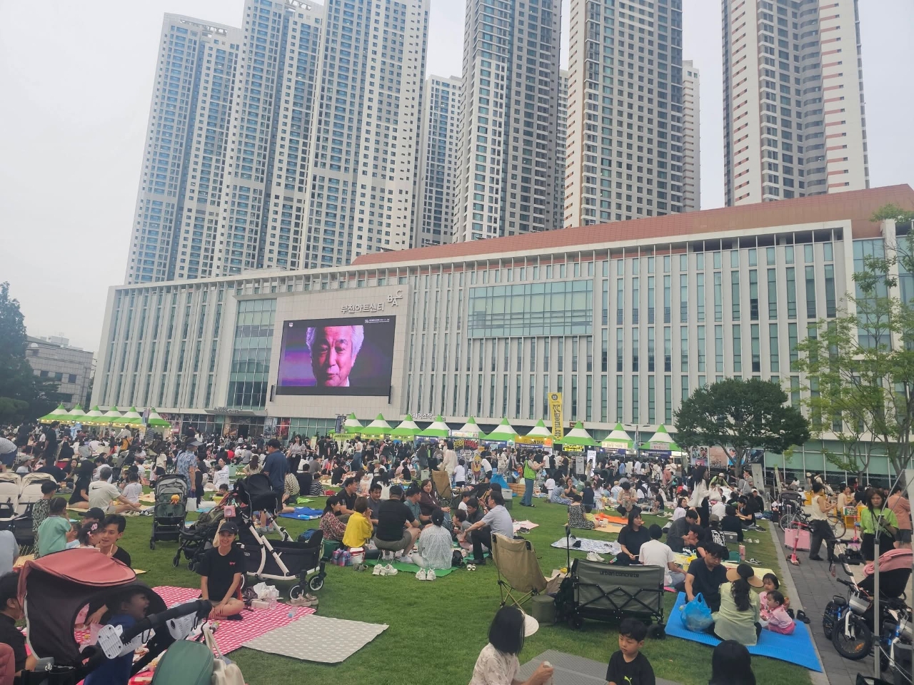부천시청 잔디광장 축제 전경 사진 1